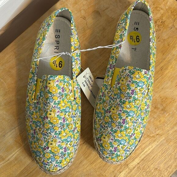 NWT ESpirit Women’s Yellow and Green floral print canvas slip on shoes Size 9.5 - Picture 2 of 6